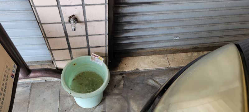戶外接水桶需常巡檢刷洗避免變成孳生源